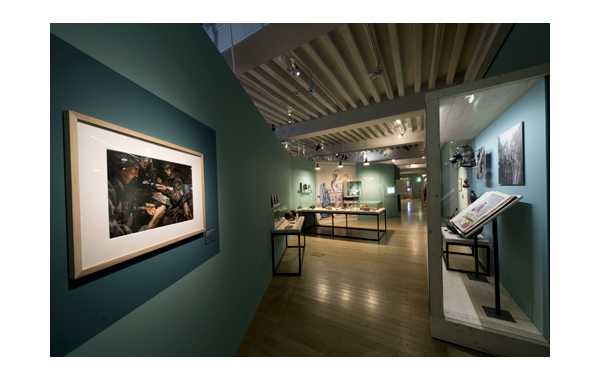 Scénographie Exposition Dans la peau dun soldat de la rome antique à nos jours_©Paris musée de l’Armée_Pascal Segrette